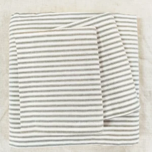 white_angrey_thin stripes_double_bedsheet_cotton