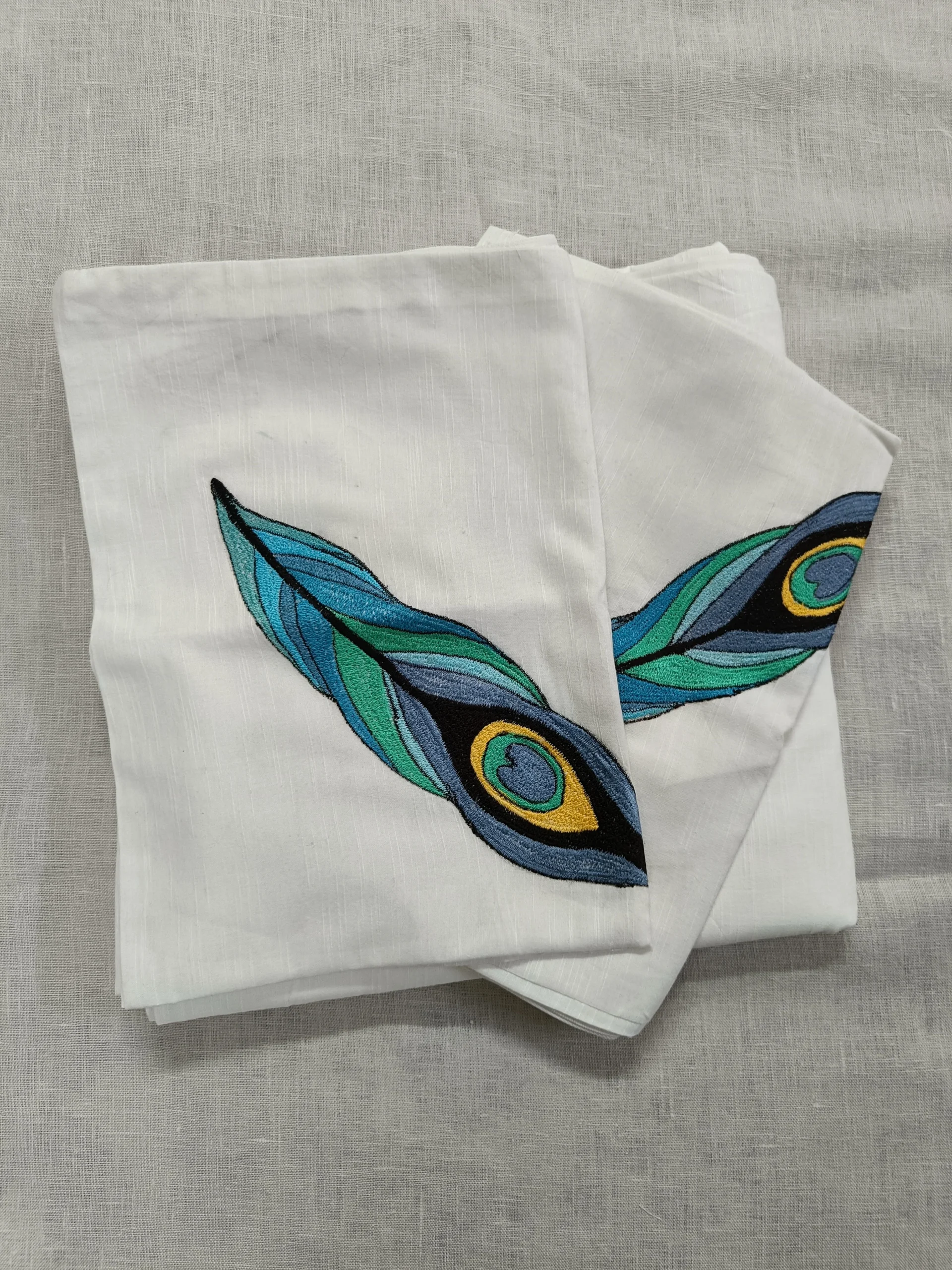 cotton_cream_peacock_embroidered_superkingsize_double_bedsheet