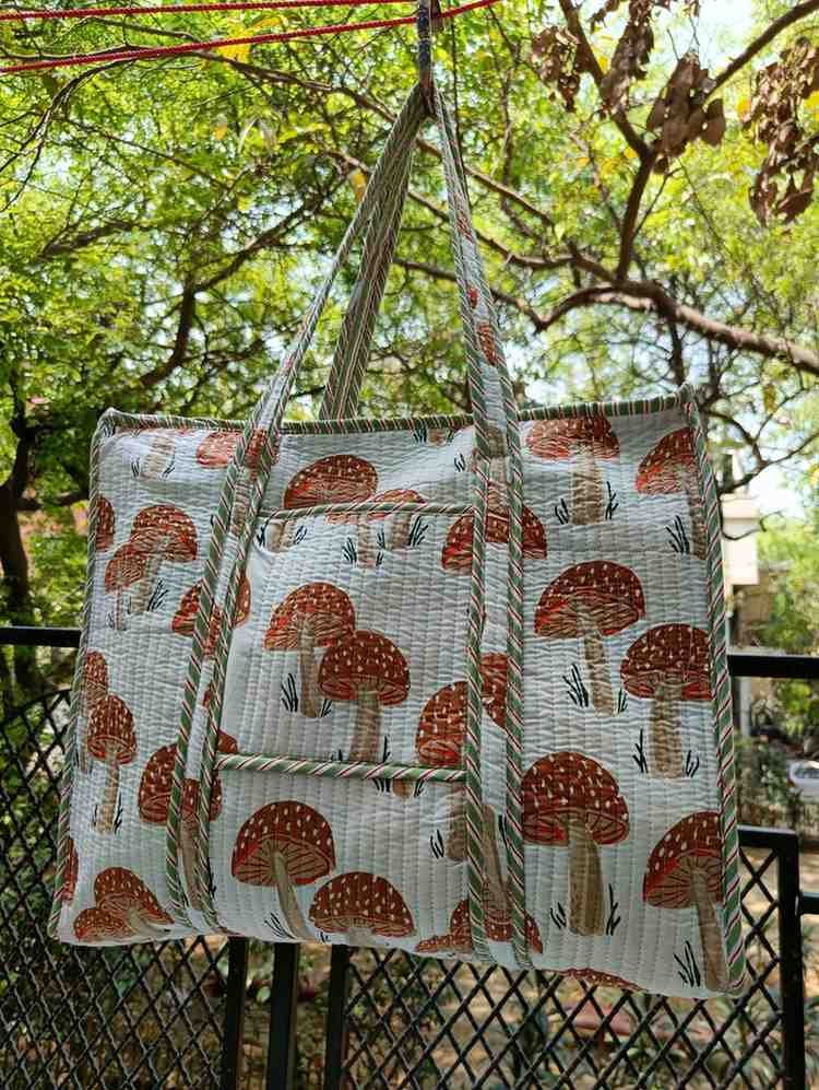 Exquisite quilted tote bag in pure cotton in cream and brown - Image 3